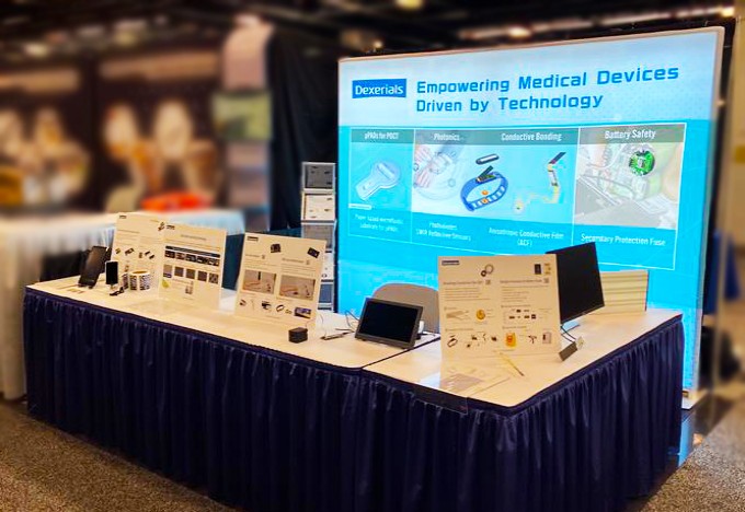 MD&M West 2026のデクセリアルズブースを撮影した図